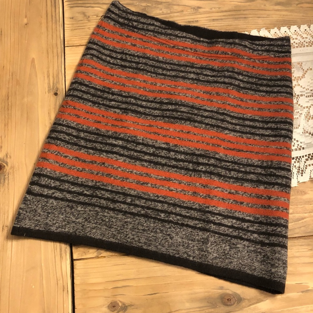 Brand new, never worn Toad&Co wool mini-mid skirt